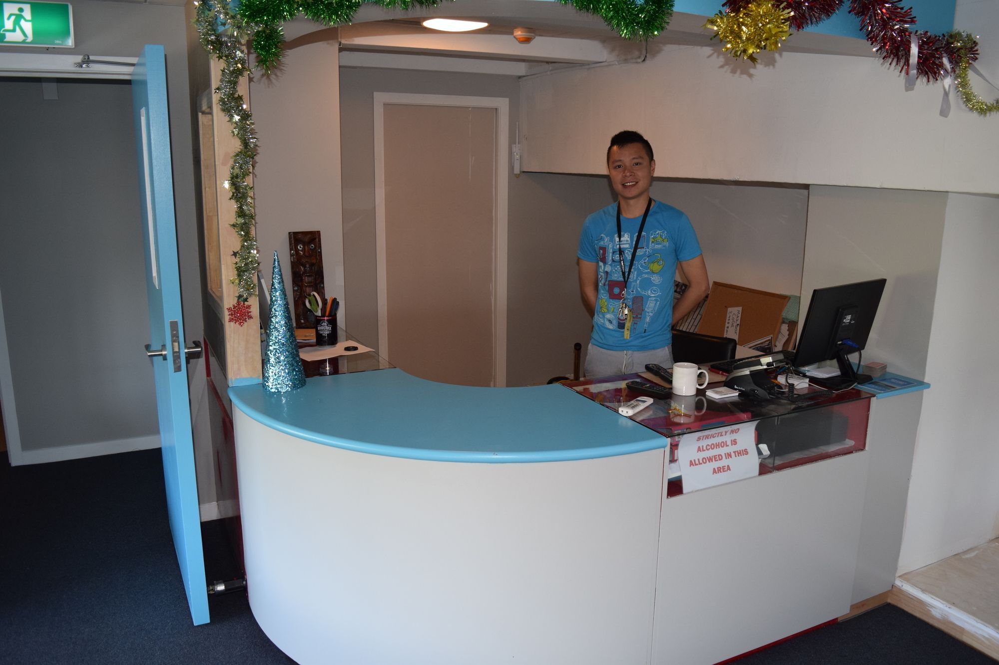 Grafton Backpackers Hostel Оукланд Екстериор снимка